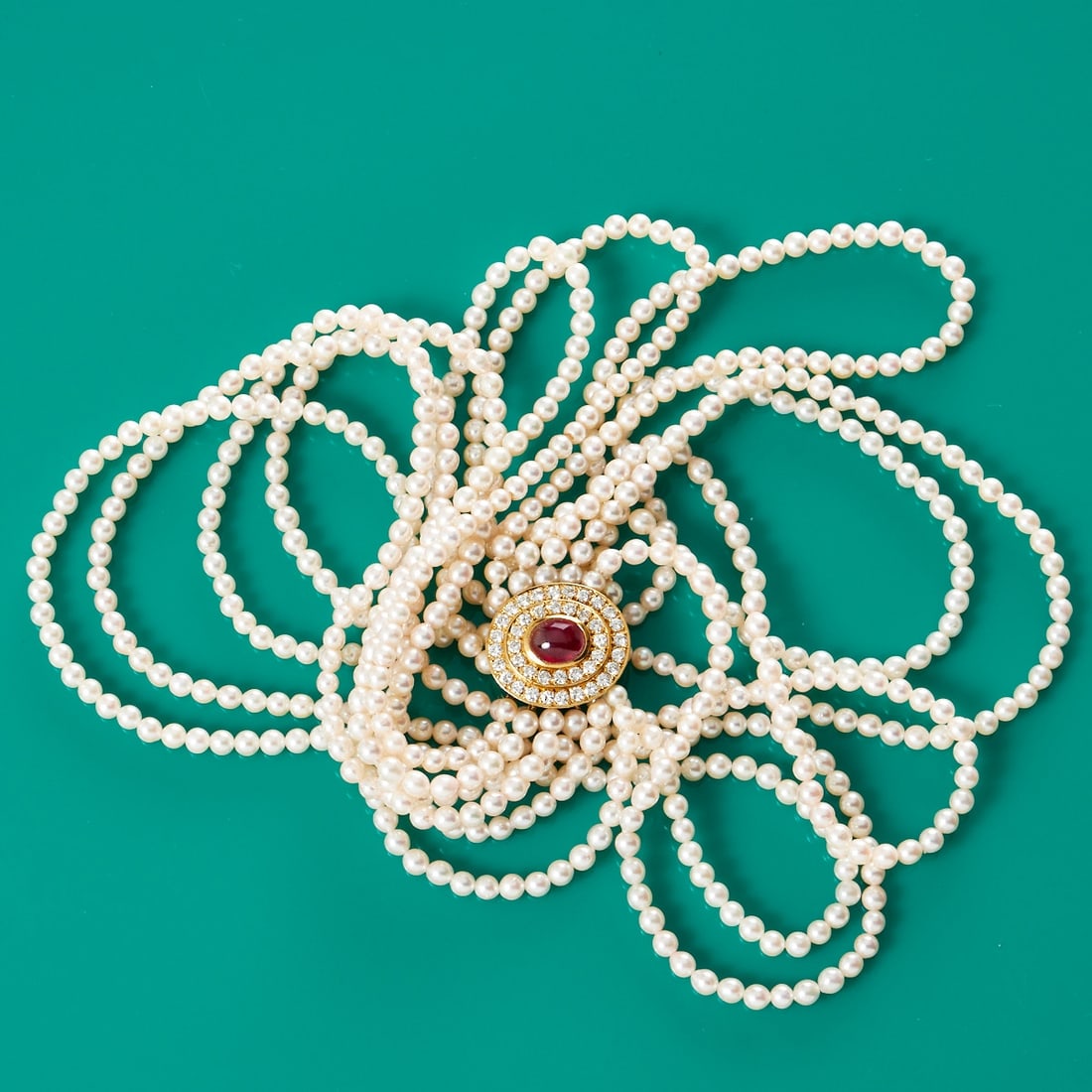 Elegant pearl necklace with ruby and brilliant-cut diamond clasp (1 of 2)