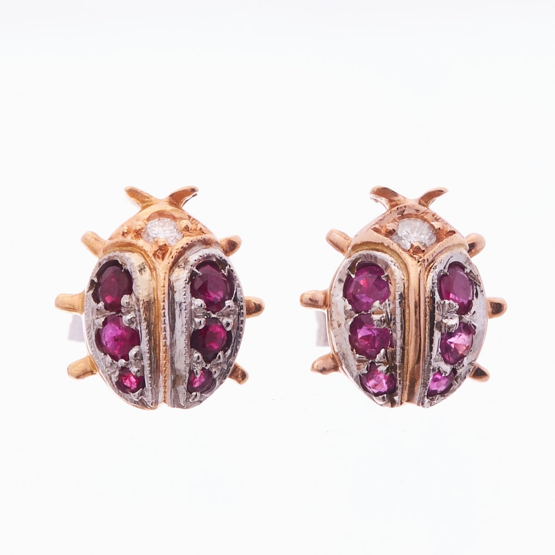 Pair of ruby earrings as ladybugs: Pair of ruby earrings as ladybugs 750/- rose gold and white gold, stamped. Total weight: 3.60 g. Various rubies totaling approx. 0.64 ct. Various diamonds totaling approx. 0.06 ct. Dimensions: 1 x