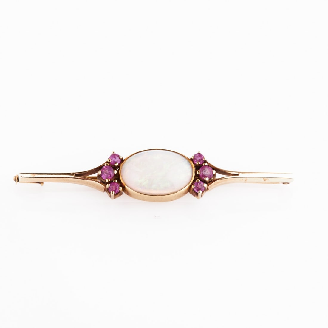 Opal Pin with Rubies: Opal Pin with Rubies 585/- yellow gold, hallmarked. Weight: 7 g. 1 cabochon-cut opal (1.5 x 1 x 0.35 cm). 6 round-cut rubies approx. 0.4 ct. Dimensions: 5.8 x 2.3 x 3 cm. Pin with safety slide. The