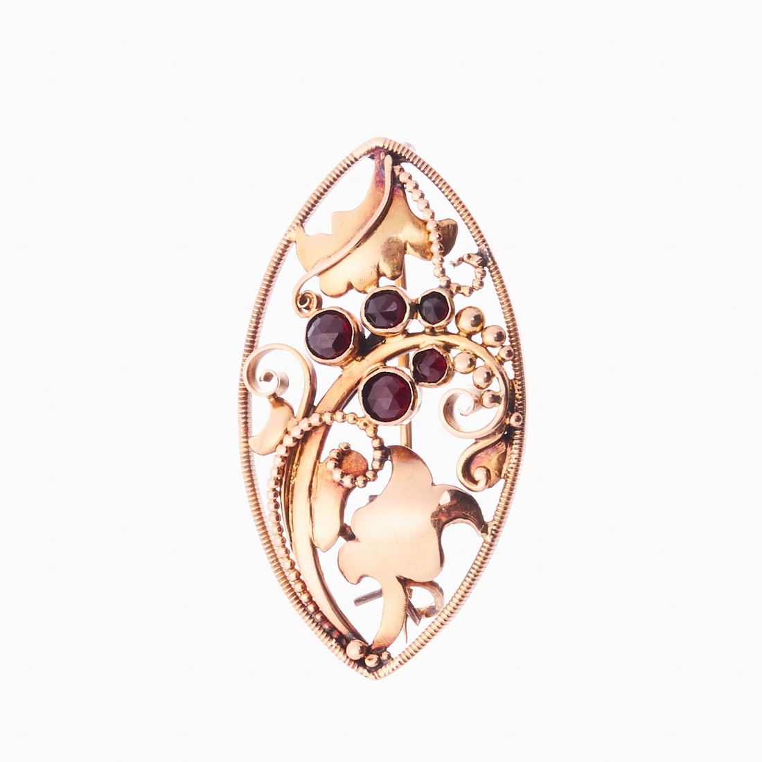JUST ANDERSEN - Design Brooch with Garnets: JUST ANDERSEN - Design Brooch with Garnets Denmark. Design: Just Andersen (1884-1943). Execution: Just Andersen, Copenhagen, 1930s/40s. 750/- gold, hallmarked. Set with garnets. Total weight: 7.5 g.