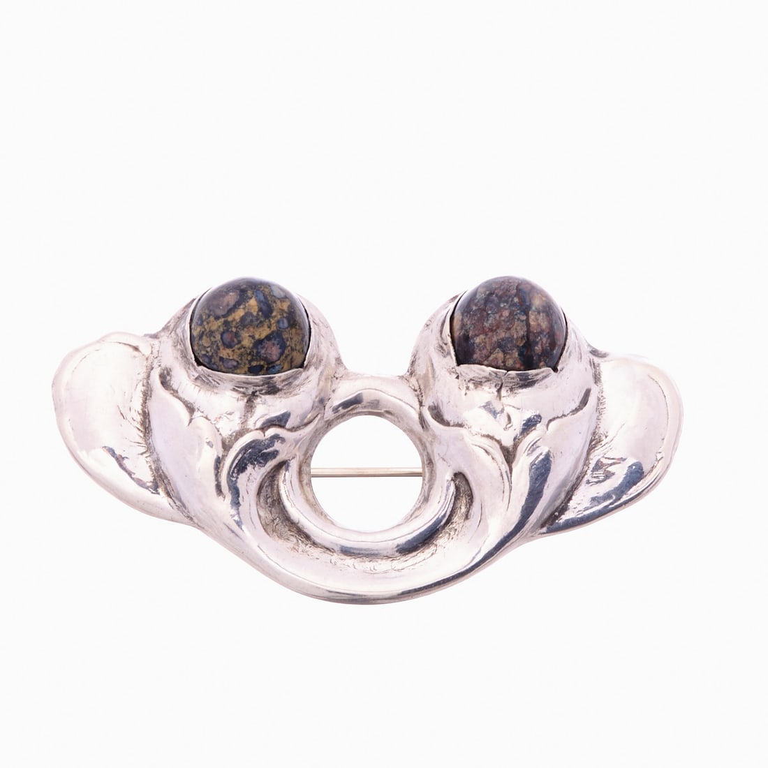 Art Nouveau brooch with jasper: Art Nouveau brooch with jasper Denmark, circa 1910. Design: C (Hammer) C. Mark: DANSK ARBEJDE. 830/- silver, stamped. Set with brecciated jasper (?). Total weight: 15.0 g. Length 6 cm. Very good