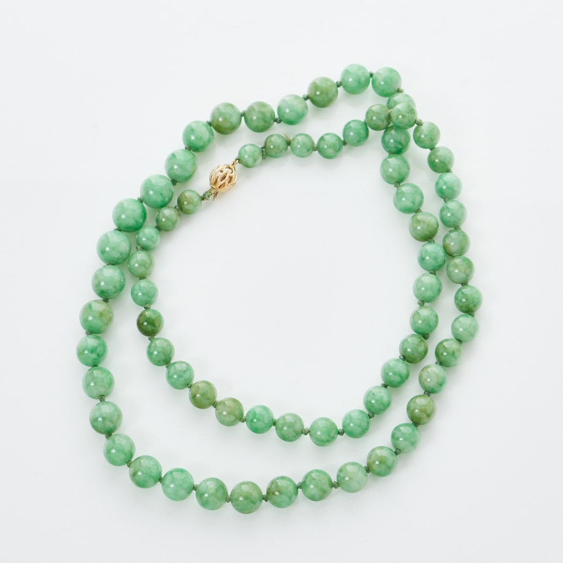 Imperial Jade / Jadeite Necklace with 69 Beads: Imperial jade / Jadeite necklace with 69 beads China, 20th century. 585/- yellow gold, stamped. Weight: 60.9 g. 69 jadeite beads (imperial jade) (D. 6.7 - 9.4 mm). L. approx. 65 cm. Ball clasp. The