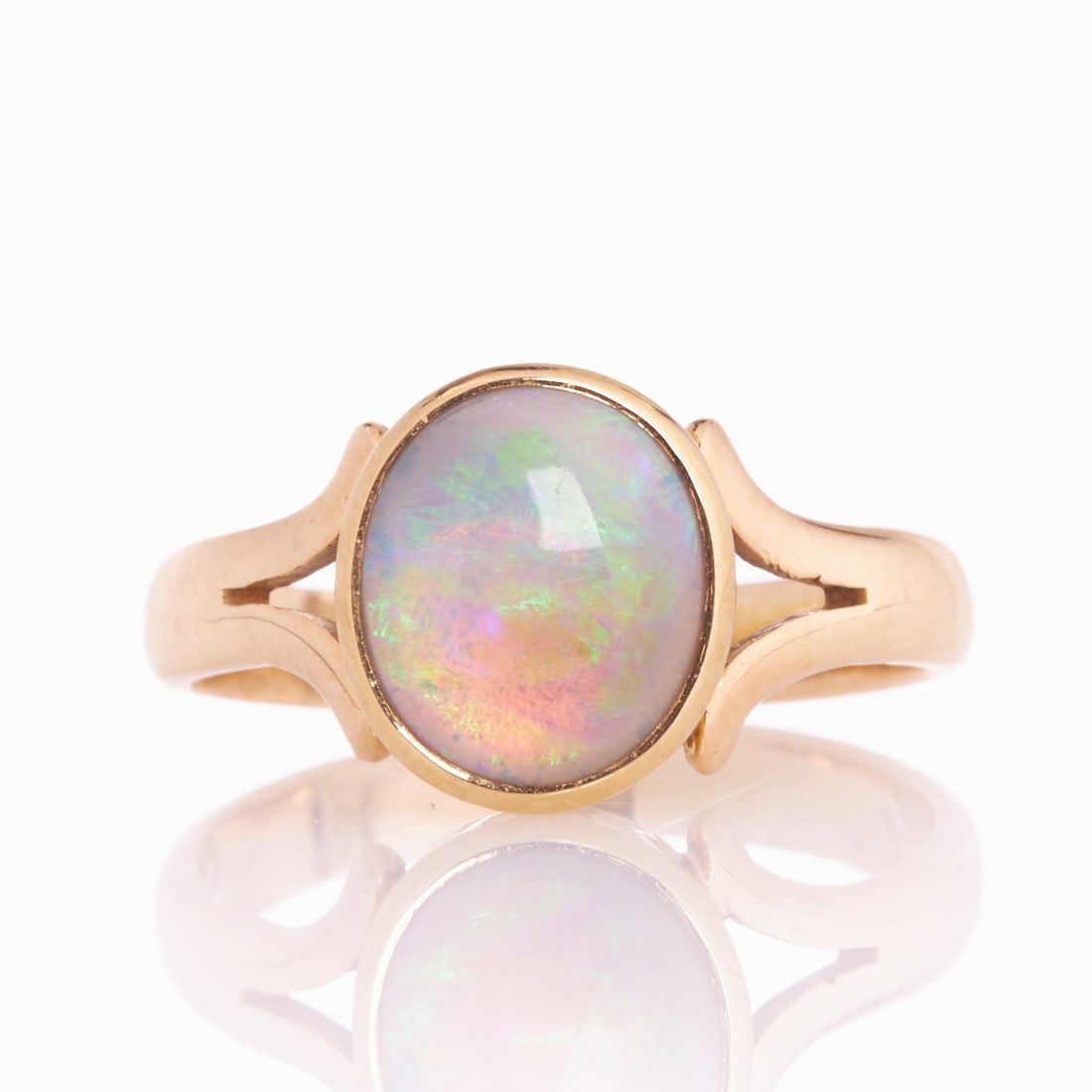 Simple Opal Ring with Beautiful Play of Color: Simple opal ring with beautiful play of color 585/- yellow gold, unstamped, tested. Weight: 3.7 g. 1 opal in cabochon cut (0.95 x 0.8 cm). Ring size 55. Slight signs of wear. Simply crafted ring with 