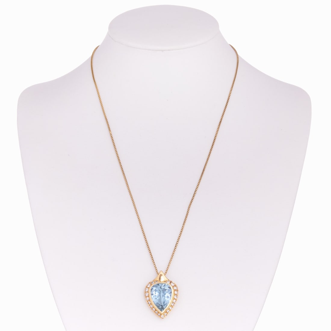 Heart-shaped Blue Topaz Pendant with Chain: Heart-shaped Blue Topaz Pendant with Chain 750/- yellow gold, stamped. Total weight: 11.6 g. 1 drop-cut blue topaz of approx. 9 ct (15 x 13 x 7.4 mm). Approx. 23 brilliant-cut diamonds totaling approx