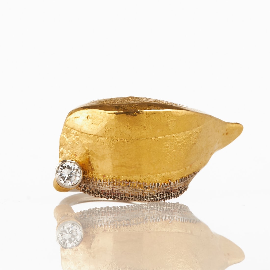 Wilhelm Buchert - Designer Jewelry: Diamond Ring with Net Structure: Designer jewelry: Diamond ring with net structure Design: Wilhelm Buchert (1939 Zwickau - 2023 Kiel) Unique piece, from 1988. 900/- fine gold and 950/- platinum, stamped. Total weight: 8.9 g.
