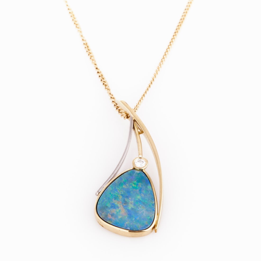Opal Pendant with Chain in Modern Design: Opal Pendant with Chain in Modern Design 1980s. 750/- yellow gold, stamped. Total weight: 18.4 g. Reverse with hallmark: FL, 750. Boulder opal (approx. 19.3 x 16.3 mm). 1 brilliant-cut diamond approx.