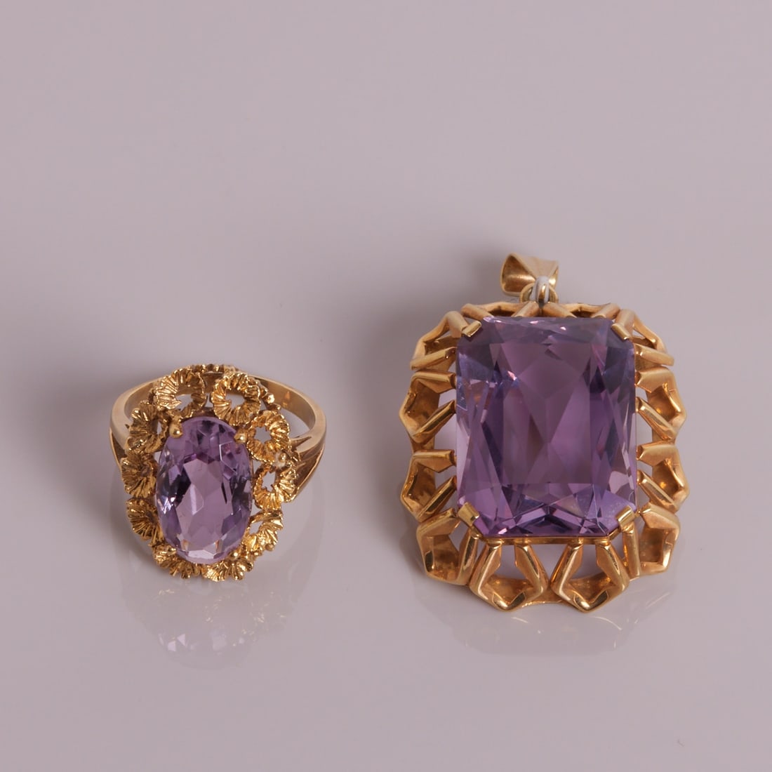 Jewelry Set: Ring and Pendant with Amethysts: Jewelry Set: Ring and Pendant with Amethysts 585/- yellow gold, stamped. Weight: 16 g. 2 amethysts in oval and rectangular cut. Pendant dimensions: 4 x 2.6 cm. Ring size 56. Good condition.