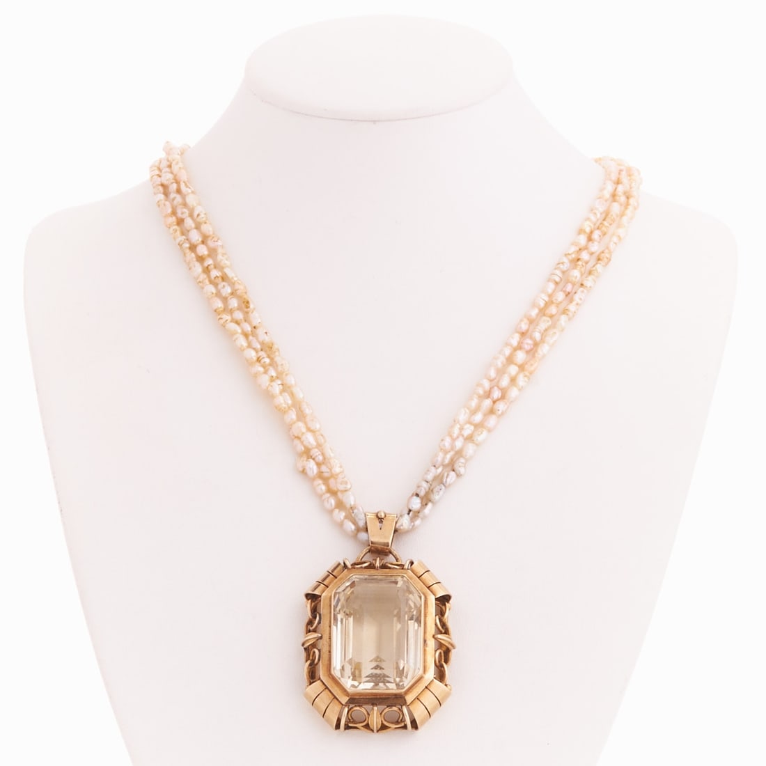 Solid Citrine Pendant with Pearl Necklace: Solid citrine pendant with pearl necklace Circa 1960s. 585/- yellow gold, hallmarked. Total weight: 40.6 g. 1 citrine in step cut (26 x 19 mm). Pendant: 5 x 3.2 cm. Chain length approx. 41 cm. Spring 