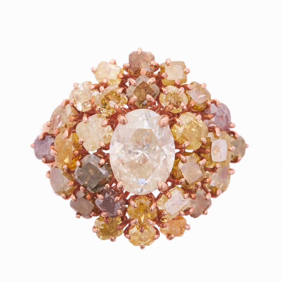 Diamond ring: Diamond ring 585/- rose gold, stamped. Total weight: 10.40 g. Centrally set diamond of approx. 2.05 ct (tcr-tc/p). Various other fancy diamonds, total diamond setting approx. 5.57 ct. Ring size 55.