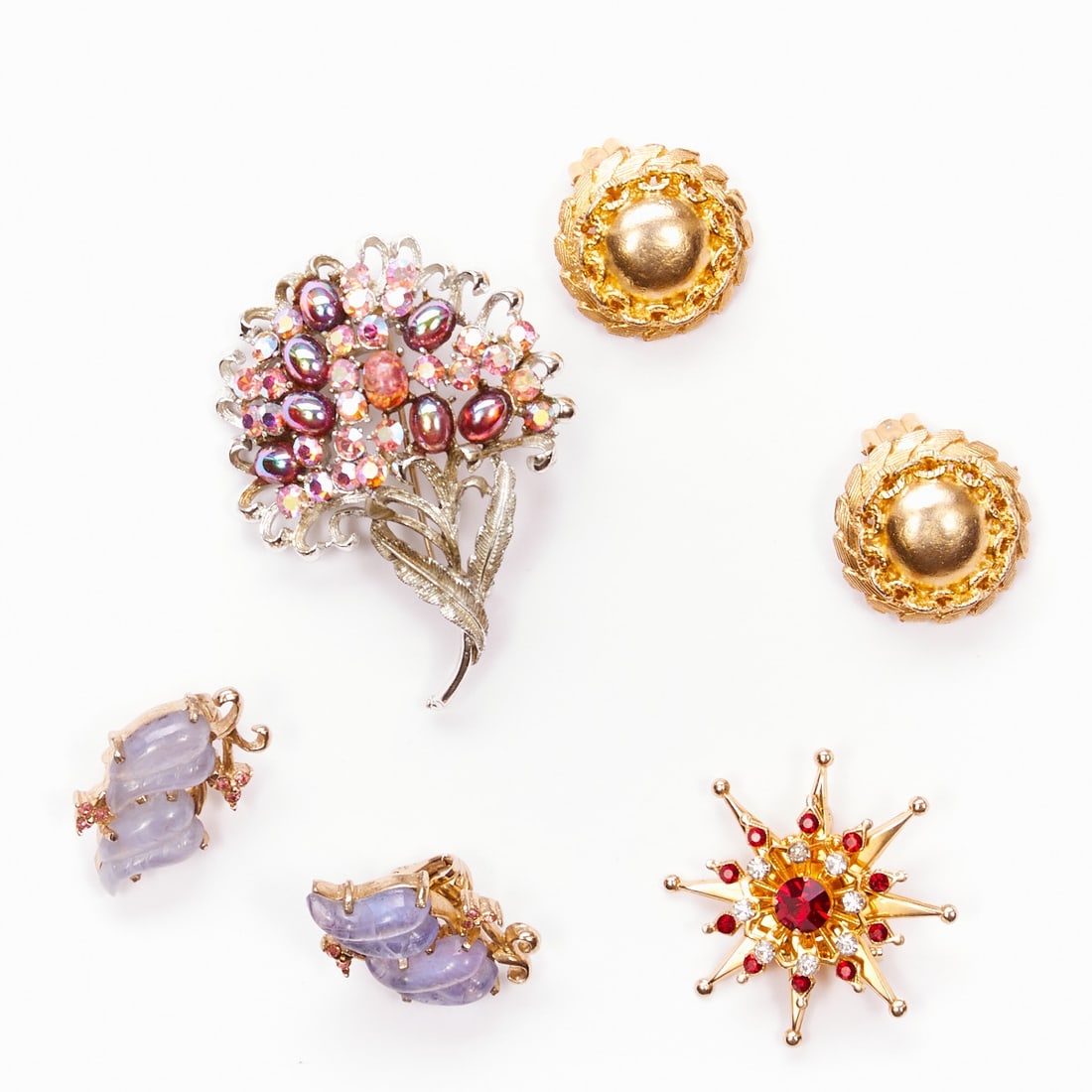 CORO - Two Vintage Brooches and Two Pairs of Ear Clips: CORO - Two Vintage Brooches and Two Pairs of Ear Clips Coro Jewelry, Cohn & Rosenberger, Inc., New York, USA. circa 1940 - 1960. Metal, gold- / silver-plated. Rhinestones. Crystal stones. Enamel. 