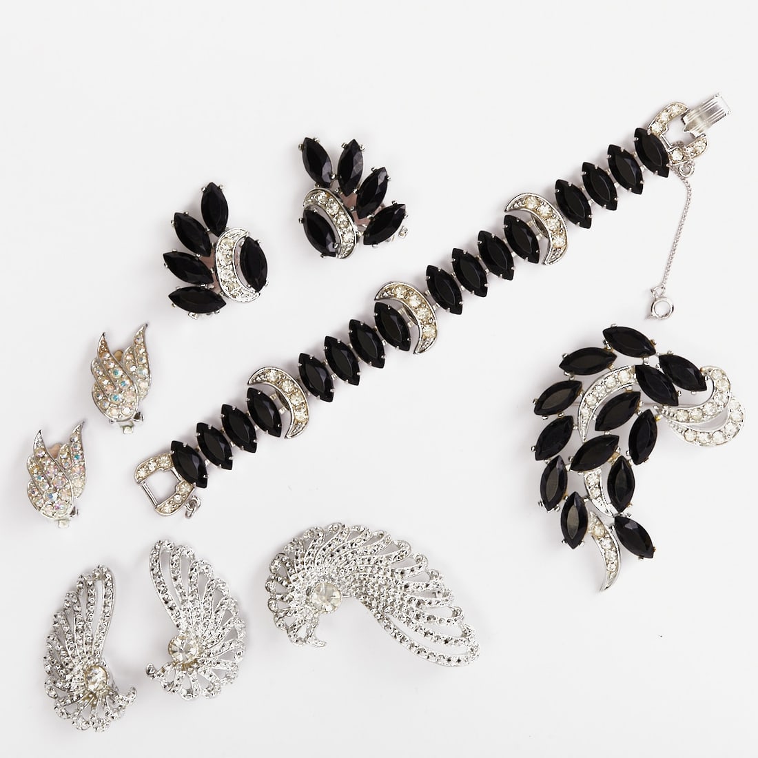 SARAH COVENTRY - Two Vintage Jewelry Sets with Faux Onyx and Rhinestones (6 pieces): SARAH COVENTRY - Two Vintage Jewelry Sets with Faux Onyx and Rhinestones (6 pieces) 1 bracelet, 2 brooches and 3 pairs of ear clips. Sarah Coventry Co., USA; circa 1960. Metal, silver-coloured. Rhines