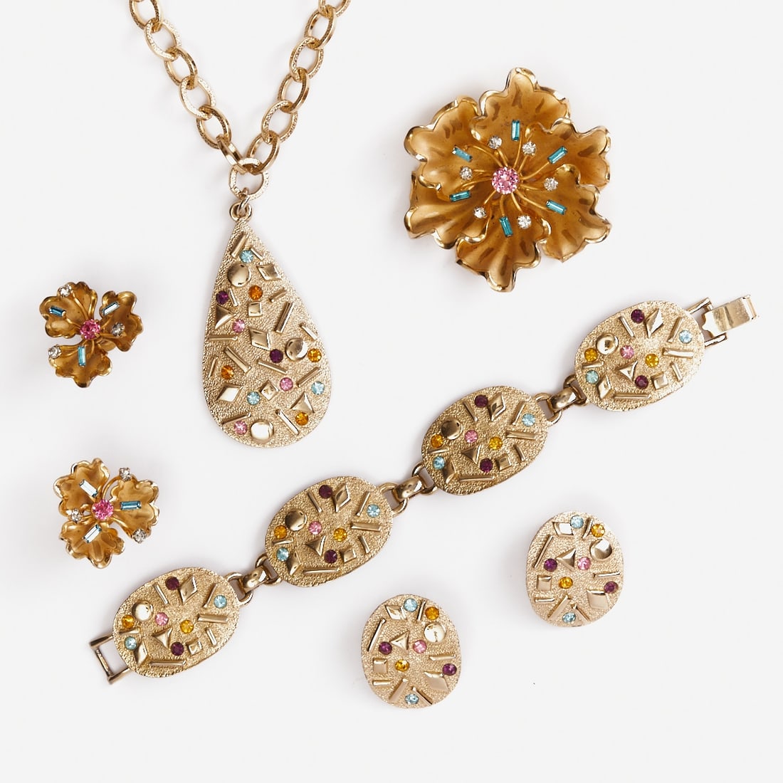 SARAH COVENTRY - Two Vintage Jewelry Sets with Colorful Rhinestones (5 pieces): SARAH COVENTRY - Two Vintage Jewelry Sets with Colorful Rhinestones (5 pieces) 1 necklace, 1 bracelet, 1 brooch and 2 pairs of ear clips. Sarah Coventry Co., USA; circa 1960. Metal, gold-coloured. Rhi