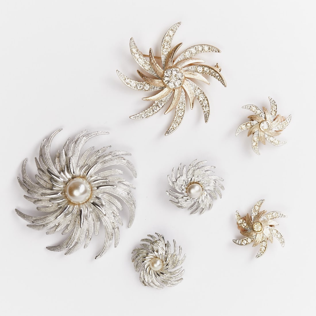 SARAH COVENTRY - Two Vintage Brooch and Pair of Ear Clips Jewelry Sets (4 pieces): SARAH COVENTRY - Two vintage brooch and pair of ear clips jewelry sets (4 pieces) Mfg. Sarah Coventry, USA; circa 1960. Metal, silver-colored/rose gold-colored. Faux pearls. Crystal rhinestones. Total
