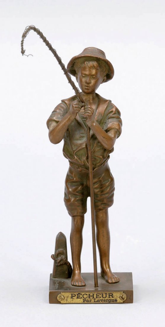 Adolphe Jean Lavergne Tätig zwischen 1863 und...: Adolphe Jean Lavergne Tätig zwischen 1863 und 1892 - 'Pecheur' - Bronze. Braun patiniert. H. 20,2 cm (mit Angel). Auf der Standfläche sign.: Lavergne. Vorderseitig auf Plakette bez.: Pecheur par Lav