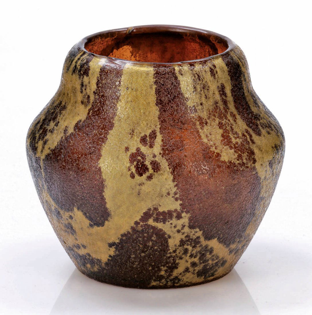 Vase - Ophir geätzt Johann Loetz Wwe., Kloste...: Vase - Ophir geätzt Johann Loetz Wwe., Klostermühle 1909. Form: 1904. Dekor: Adolf Beckert, 1909. Hell bernsteinfarbener Fond, dunkelrot unterfangen, darüber unregelmäßige Aufschmelzung von feine