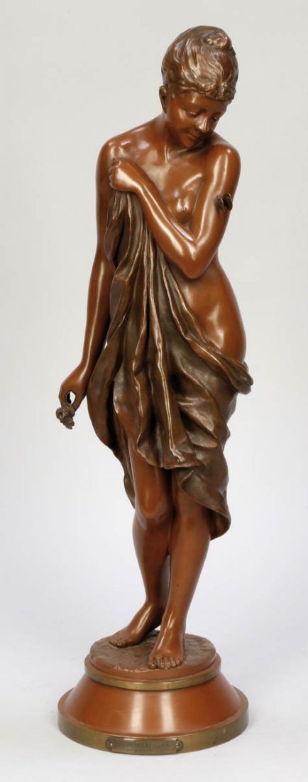 J. Garnier Künstler um 1900 - 'Rose et Papill...: J. GarnierKünstler um 1900 - 'Rose et Papillon' - Bronze. Braun patiniert. H. 55,5 cm. Auf der Standfläche sign.: J. Garnier. Vorderseitig auf Plakette betit. und bez.: Rose et Papillon / par J. Gar