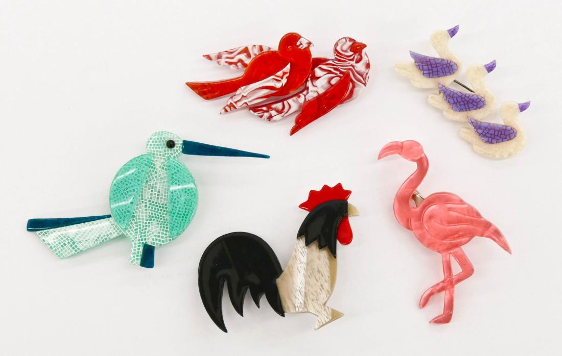5pc Lea Stein Bird Plastic Brooches. Sizes range from: 5pc Lea Stein Bird Plastic Brooches. Sizes range from 2'' to 3'' long. Includes a rooster, flamingo, ducks, doves, and an art deco bird. Overall excellent condition.
