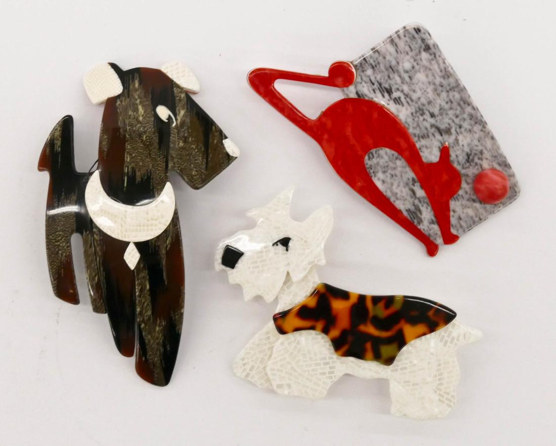 3pc Lea Stein Large Dog & Cat Plastic Brooches. Sizes: 3pc Lea Stein Large Dog & Cat Plastic Brooches. Sizes range from 2.5'' to 3.5'' long. Overall excellent condition.
