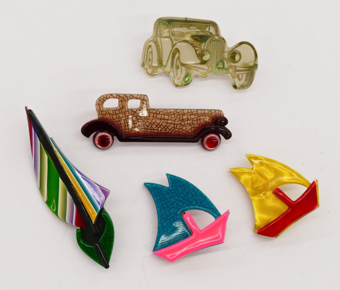 5pc Lea Stein Transportation Plastic Brooches. Sizes: 5pc Lea Stein Transportation Plastic Brooches. Sizes range from 1.5'' to 3.5'' long. Includes two old time cars and three sail boats. One car has bowed and corroded. Overall excellent condition.