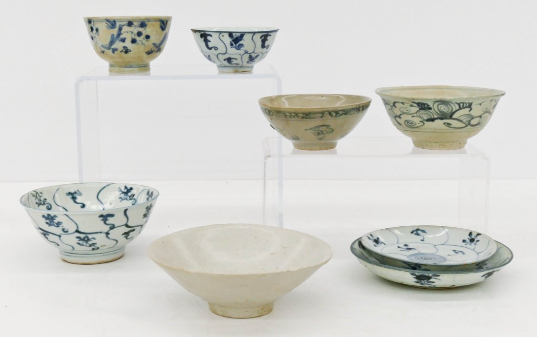 8pc Chinese Ming Swatow Small Bowls & Dishes. Sizes ran (1 of 2)