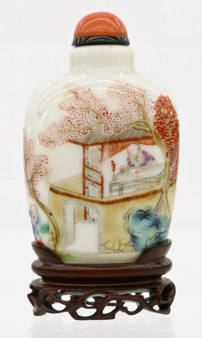 Chinese Daoguang Porcelain Snuff Bottle 2.5''x1.5''. (1 of 5)
