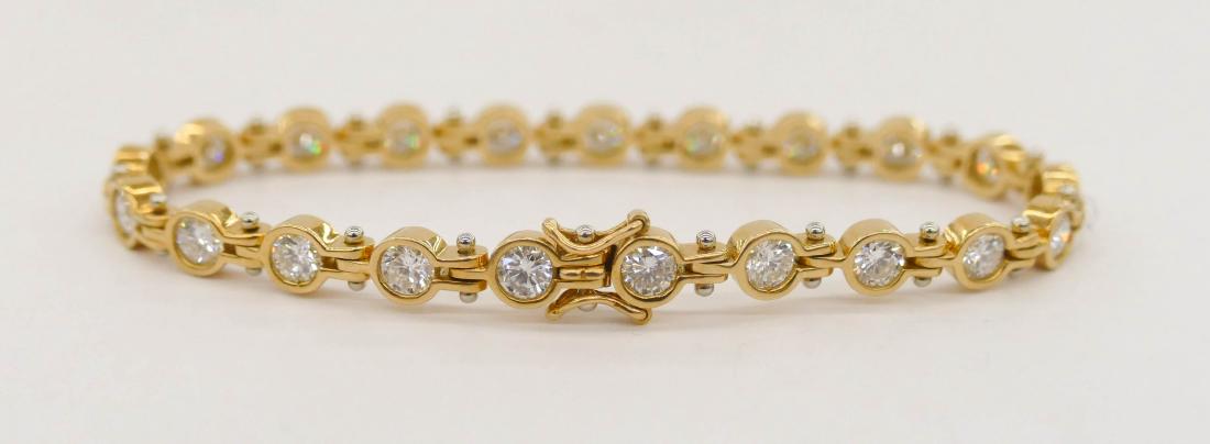 Lady's 3.94ctw Diamond 18k Gold Tennis Bracelet 6.5''. (1 of 6)