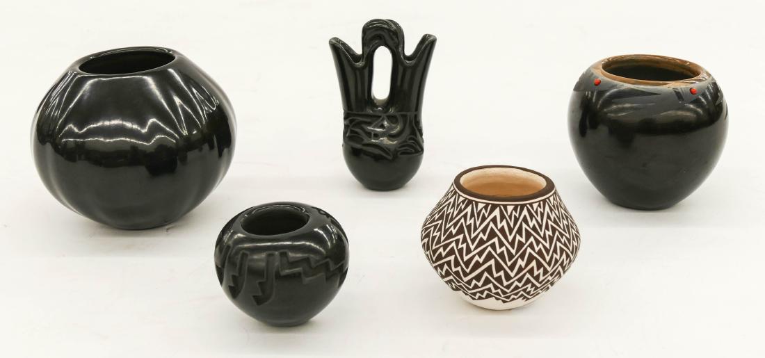 5pc Southwest Blackware Pottery Miniature Pots. (1 of 2)