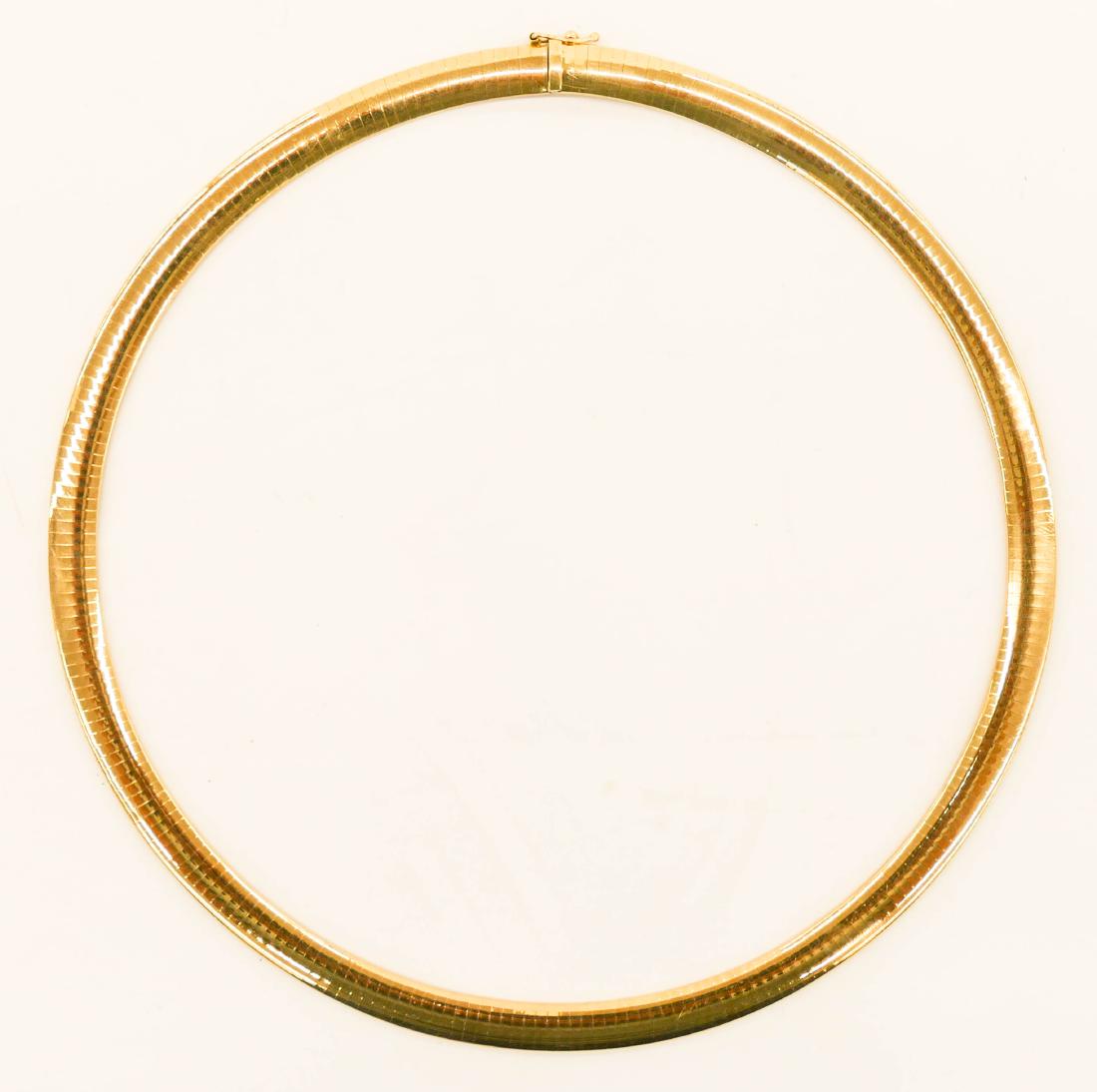 Italian 18k Gold Omega Necklace 6'' Diameter. A heavy: Italian 18k Gold Omega Necklace 6'' Diameter. A heavy marked ITALY 18K omega chain that is 8mm thick. Excellent condition. It weighs 66.2 grams. Estate jewelry being sold with no reserve.