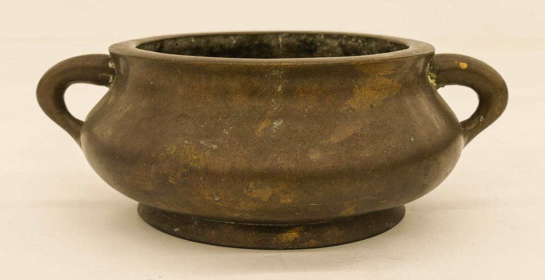 Antique Chinese Bronze Handled Censer 3''x8.5''. Xuande: Antique Chinese Bronze Handled Censer 3''x8.5''. Xuande Ming seal mark on bottom. Scattered surface wear from age. It weighs 2,019 grams. 18th or 19th century, Qing dynasty.