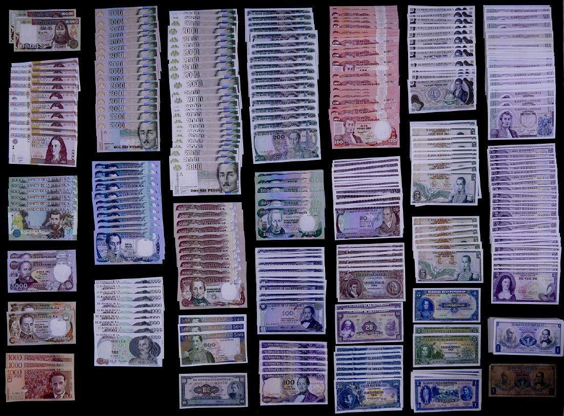 1,230pc Columbia Banknotes  UNC (1 of 2)