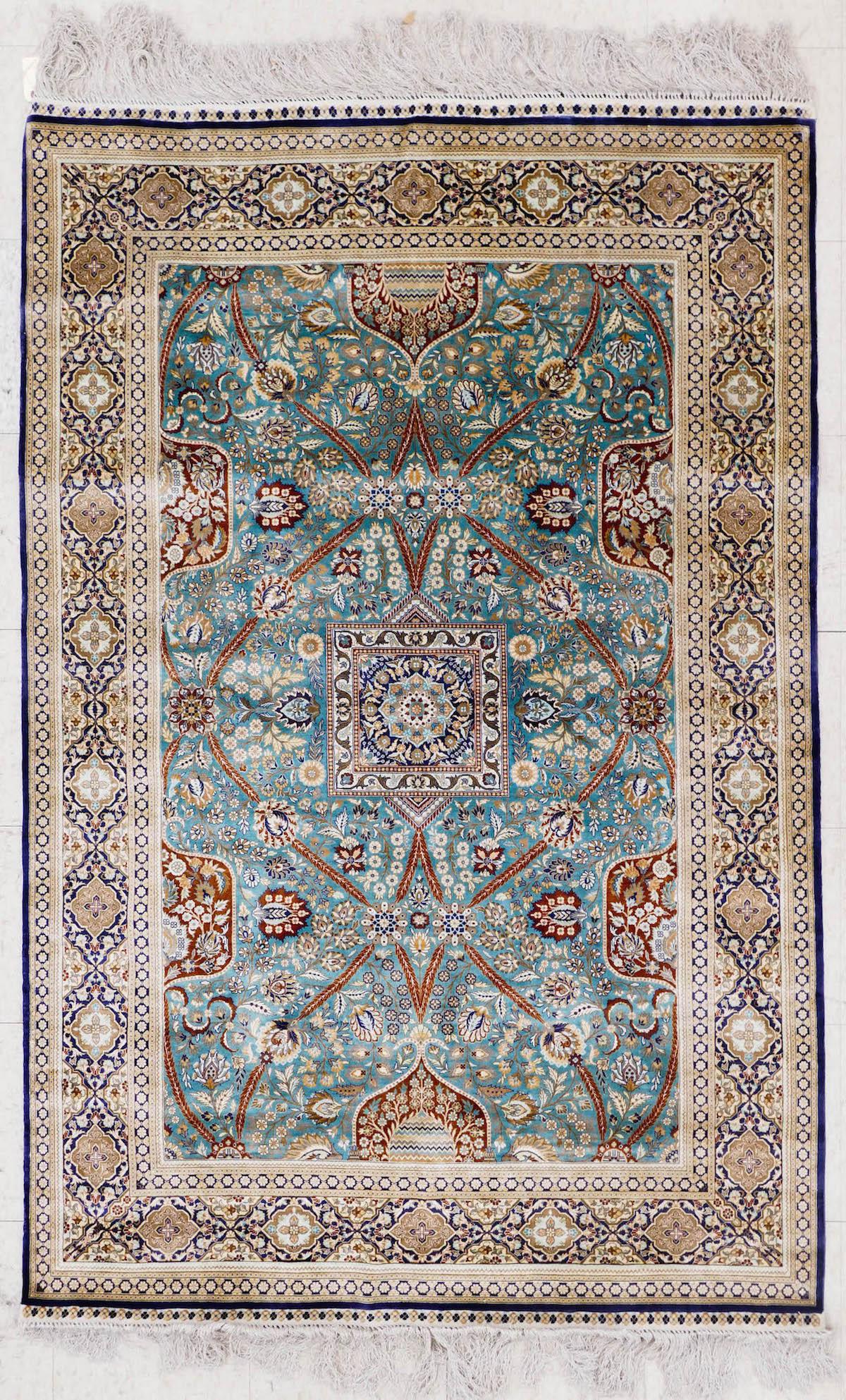 Fine Persian Style Silk Oriental Rug 6'3''x4'. (1 of 3)