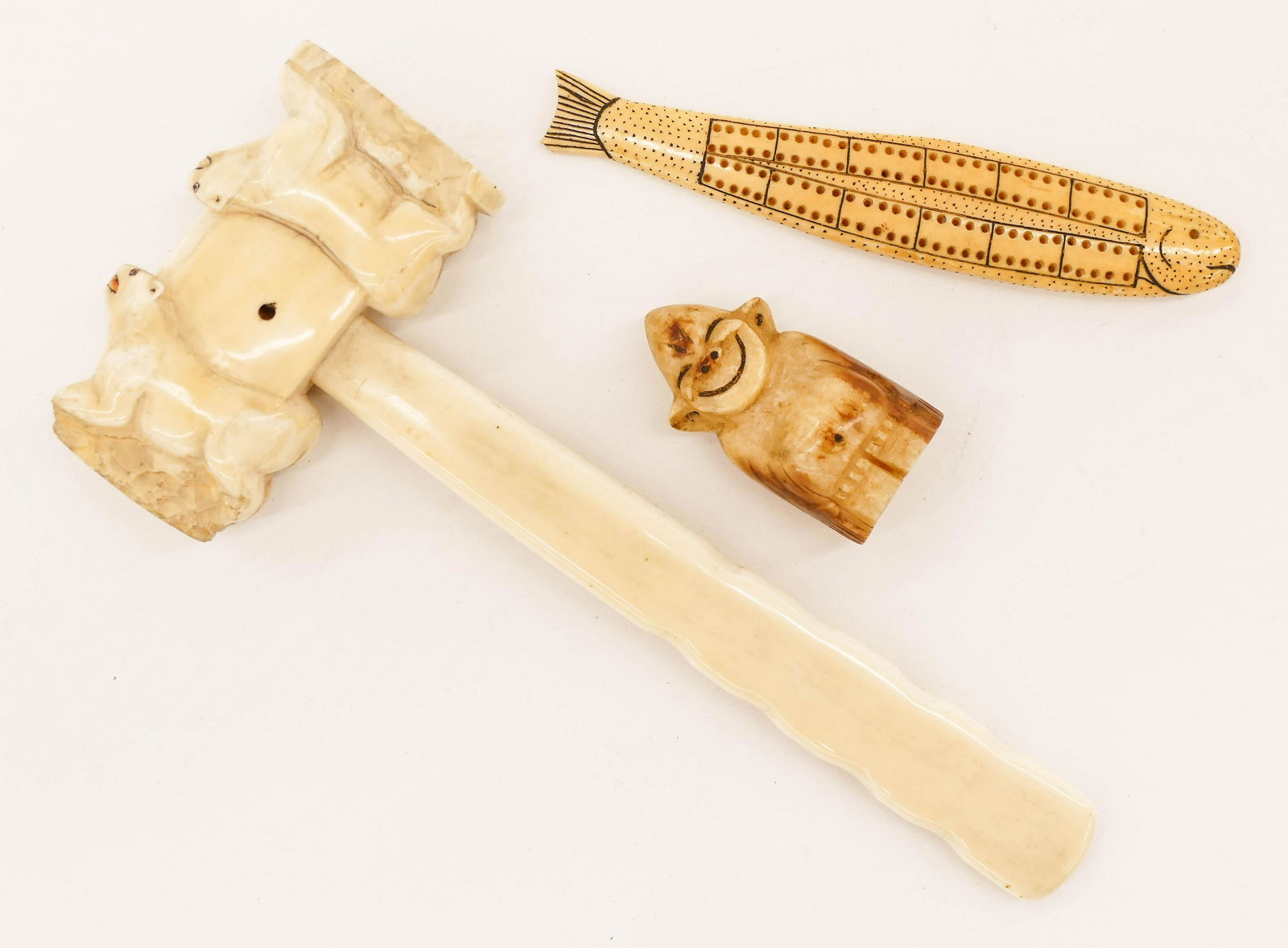 3pc Old Alaska Inuit Native Scrimshawed Pieces. (1 of 2)