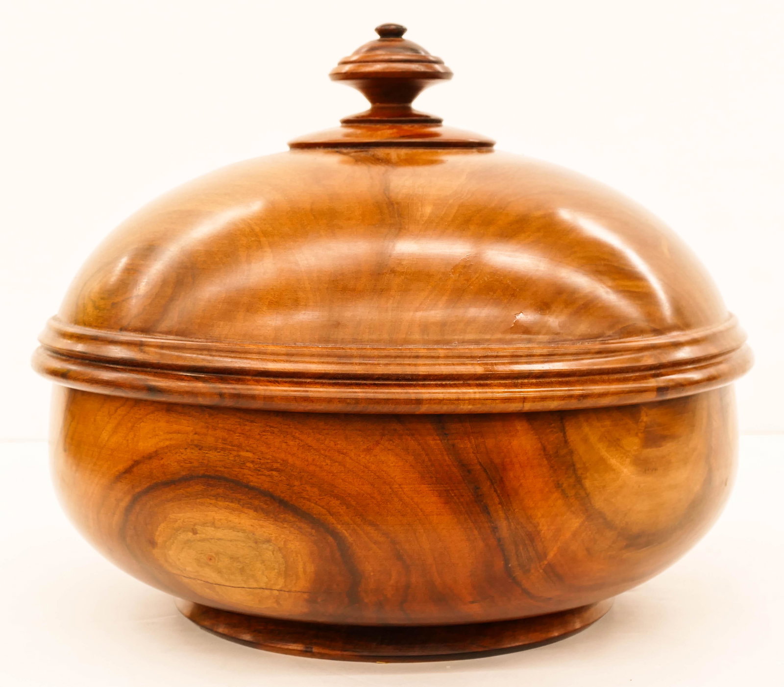 Large Jonathan Somaoang Hawaiian Milo Covered Vessel: Large Jonathan Somaoang Hawaiian Milo Covered Vessel 13.5''x16''. A turned wood covered milo wood bowl. Signed and dated 1999 on bottom. Made in Maui, Hawaii. Excellent condition.