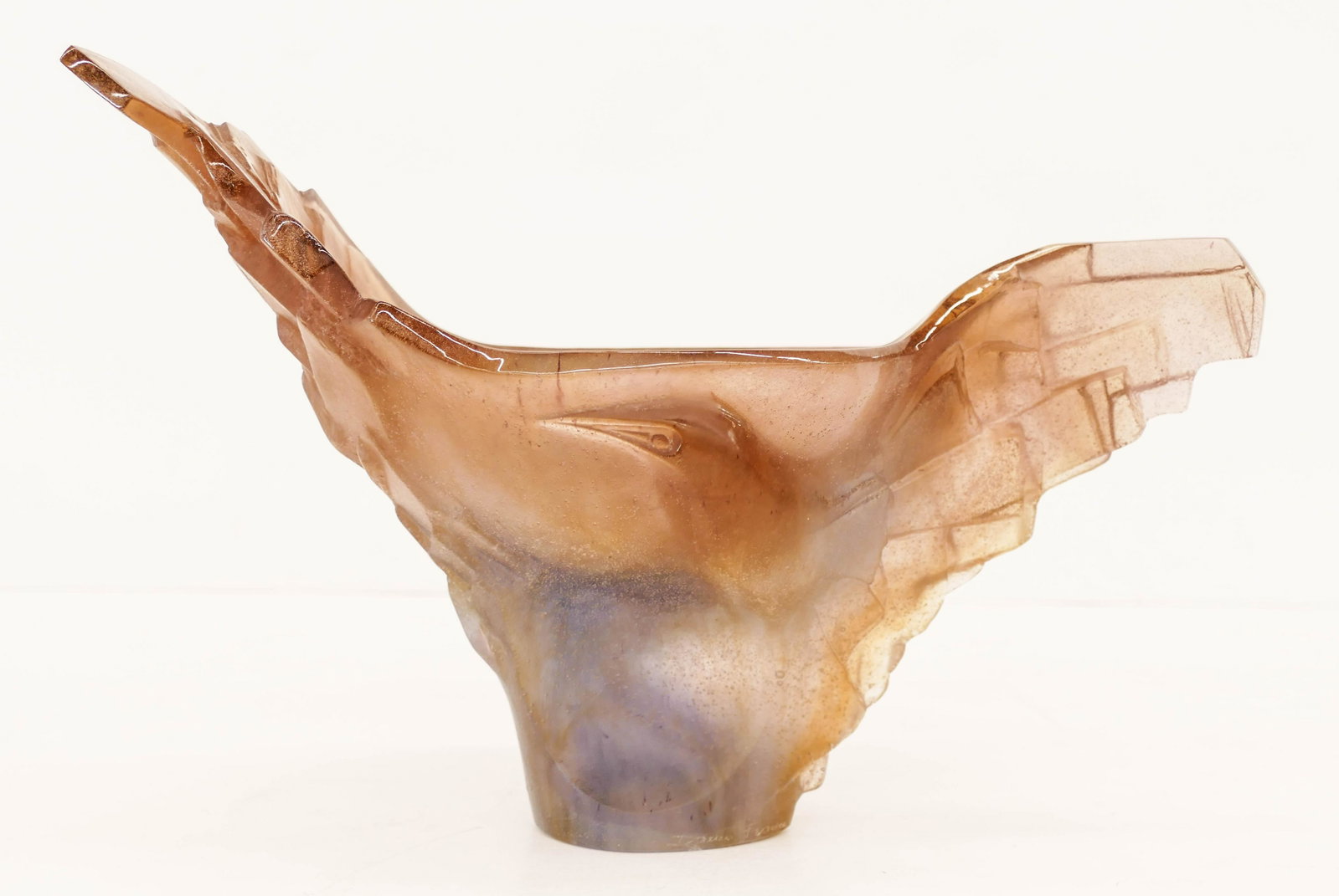Daum ''Colombes'' Pate de Verre Dove Bowl 9''x13''. Art: Daum ''Colombes'' Pate de Verre Dove Bowl 9''x13''. Art deco style with two birds. Signed on side. No box. Excellent condition.
