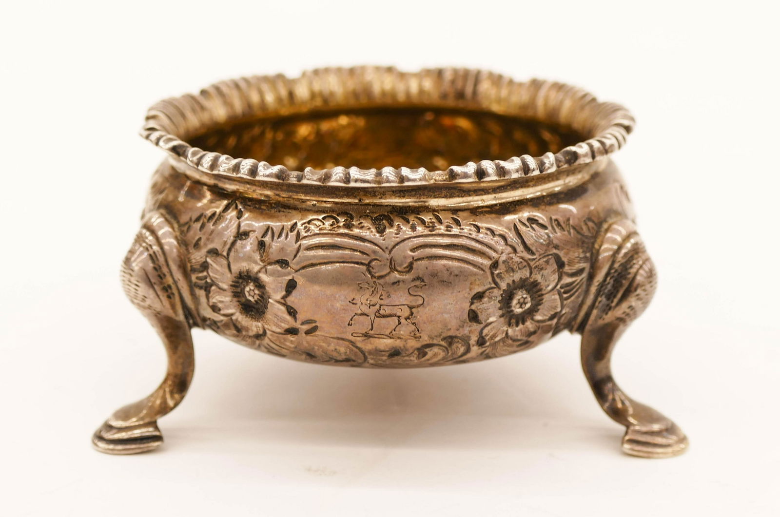 George II Repousse Silver Master Salt by George Wickes: George II Repousse Silver Master Salt by George Wickes 1.5''x3''. Floral repousse motif with central armorial. London hallmarks for the year 1740. It weighs 78 grams. Normal wear from age.