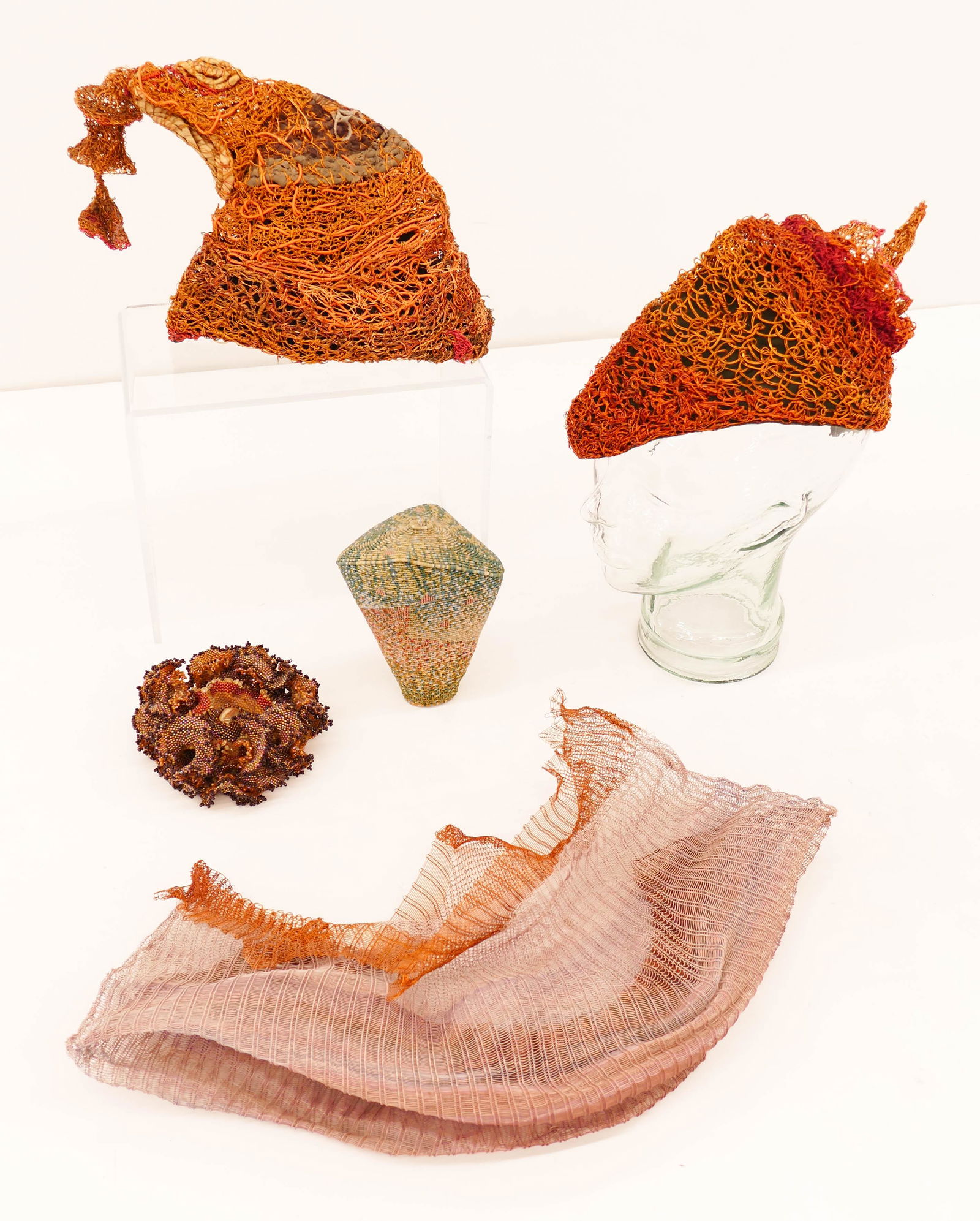 4pc Michael Bailot, Wendy Ellsworth, Patti Lechman,: 4pc Michael Bailot, Wendy Ellsworth, Patti Lechman, Alison Bailey Smith Metal and Beaded Fiber Art. Includes Bailot ''Untitled'' violet dyed copper knit 9''x19'', Ellsworth ''Salut Madura'' beaded scu