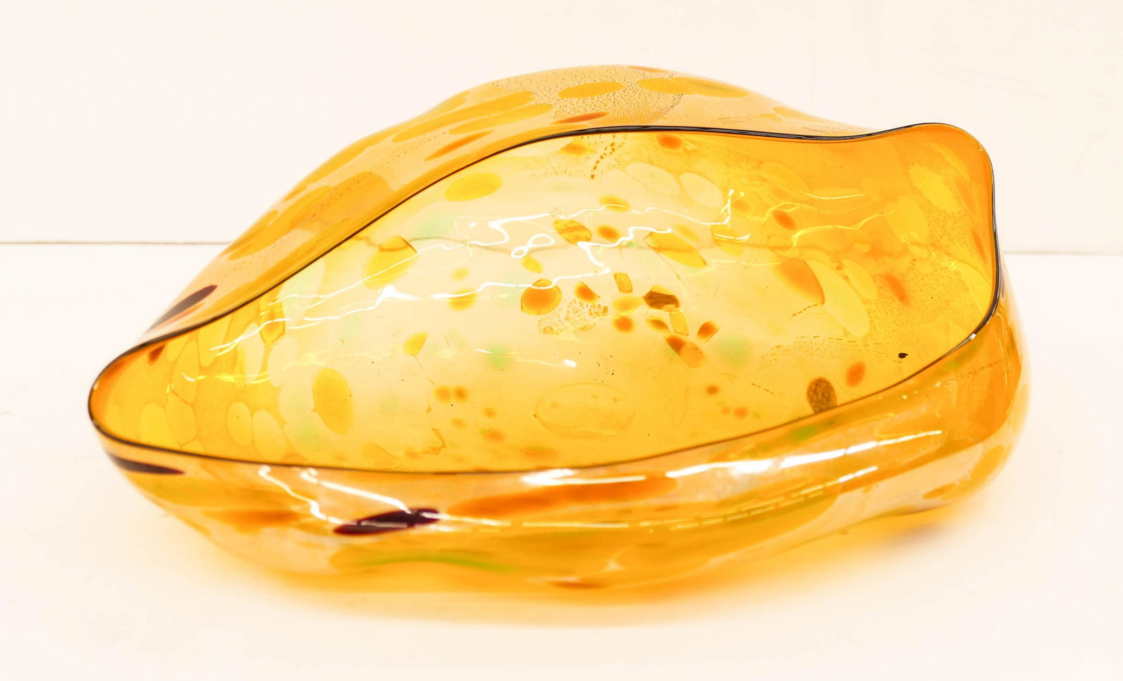 Dale Chihuly (b.1941 Washington) Golden Macchia 1992: Dale Chihuly (b.1941 Washington) Golden Macchia 1992 Blown Glass 3.5''x9''. A multi-colored small glass seaform or basket with black lip wrap. Signed and dated on bottom. Excellent condition. Door pri