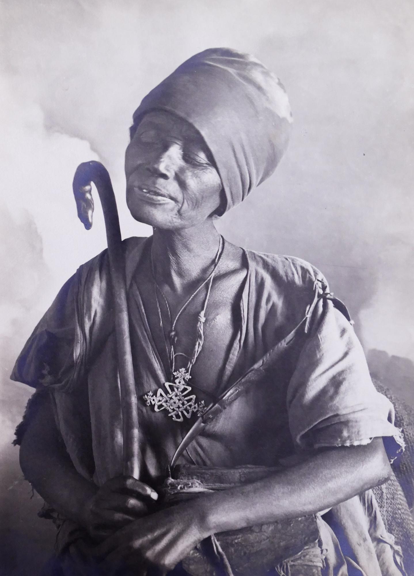 Antique Silver Gelatin Photograph of African Woman: Antique Silver Gelatin Photograph of African Woman. Likely Eritrean. Unidentified Photographer. Label on reverse says 'Colonia Eritra Monaca Copta, Riproduzione Riservata'. Similar to the work of Alfr