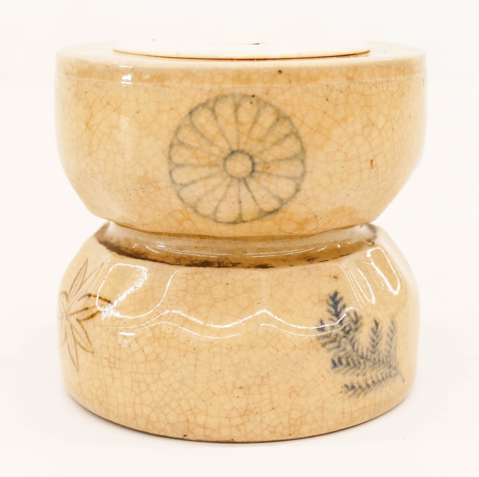 Taizan Imperial Japanese Awata-yaki Tea Jar: Taizan Imperial Japanese Awata-yaki Tea Jar 3''x3.25''. Decorated with blue and brown Chrysanthemum mon. Impressed mark on bottom. Excellent condition. 19th century, Meiji era. Collection of W. Gordon