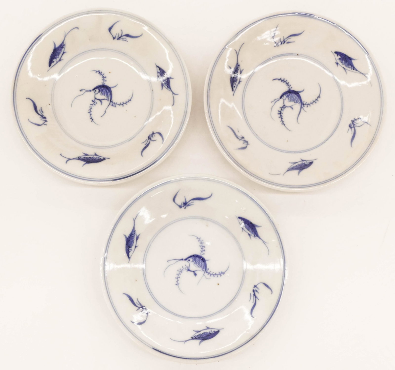 3pc Chinese Chenghua Ko-Sometsuke Fish Dishes 5'': 3pc Chinese Chenghua Ko-Sometsuke Fish Dishes 5''. A trio of blue and white porcelain export small plates for the Japanese market. Six character mark. Excellent condition. 17th century, Ming dynasty. 