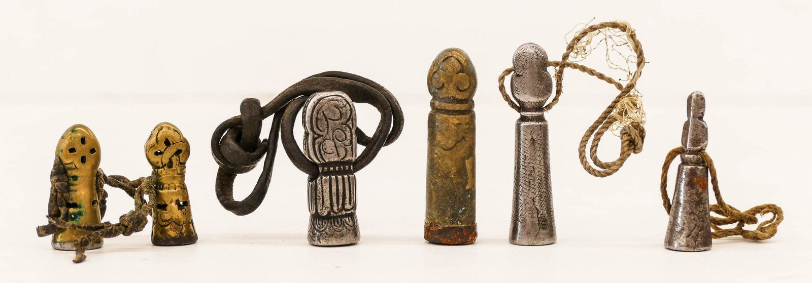 6pc Tibetan 18th/19th Cent. Metal Seals 1'' to 2'': 6pc Tibetan 18th/19th Cent. Metal Seals 1'' to 2''. Six various Hindu steel and brass seals. Some wear from age. Collection of W. Gordon Menzies, Seattle.