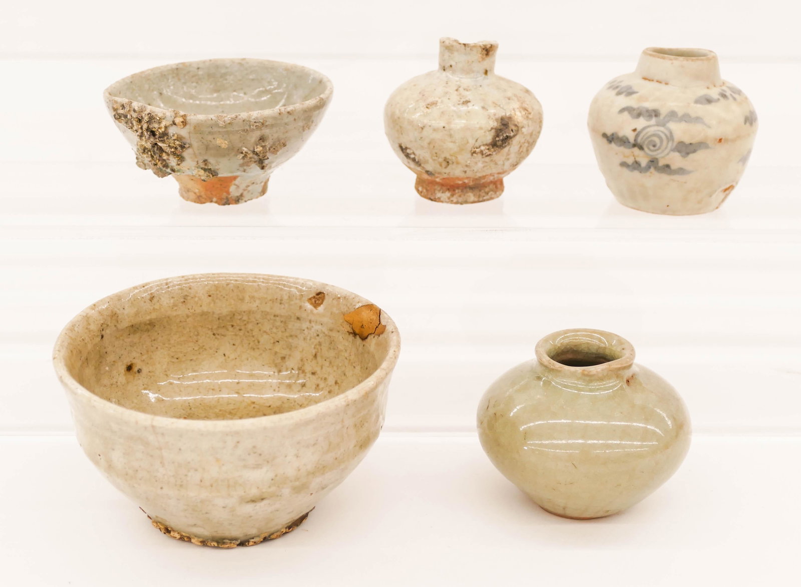 5pc Ancient Asian Ship Wreck Small Ceramics 2'' to: 5pc Ancient Asian Ship Wreck Small Ceramics 2'' to 4.25''. Includes a Chinese ming small blue and white jarlet, a celadon longquan jarlet, and three Korean small bowls and jar with celadon glazes. Lar