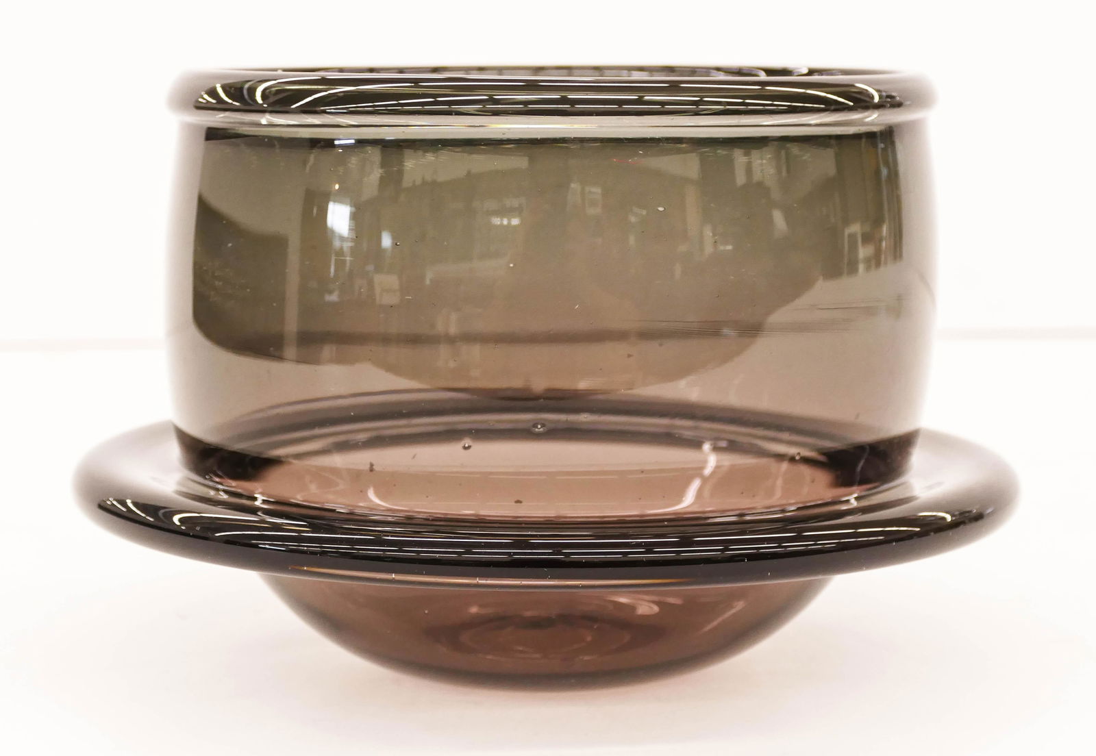 Benjamin Moore Exterior Fold Bowl 1981 Blown Glass (1 of 2)