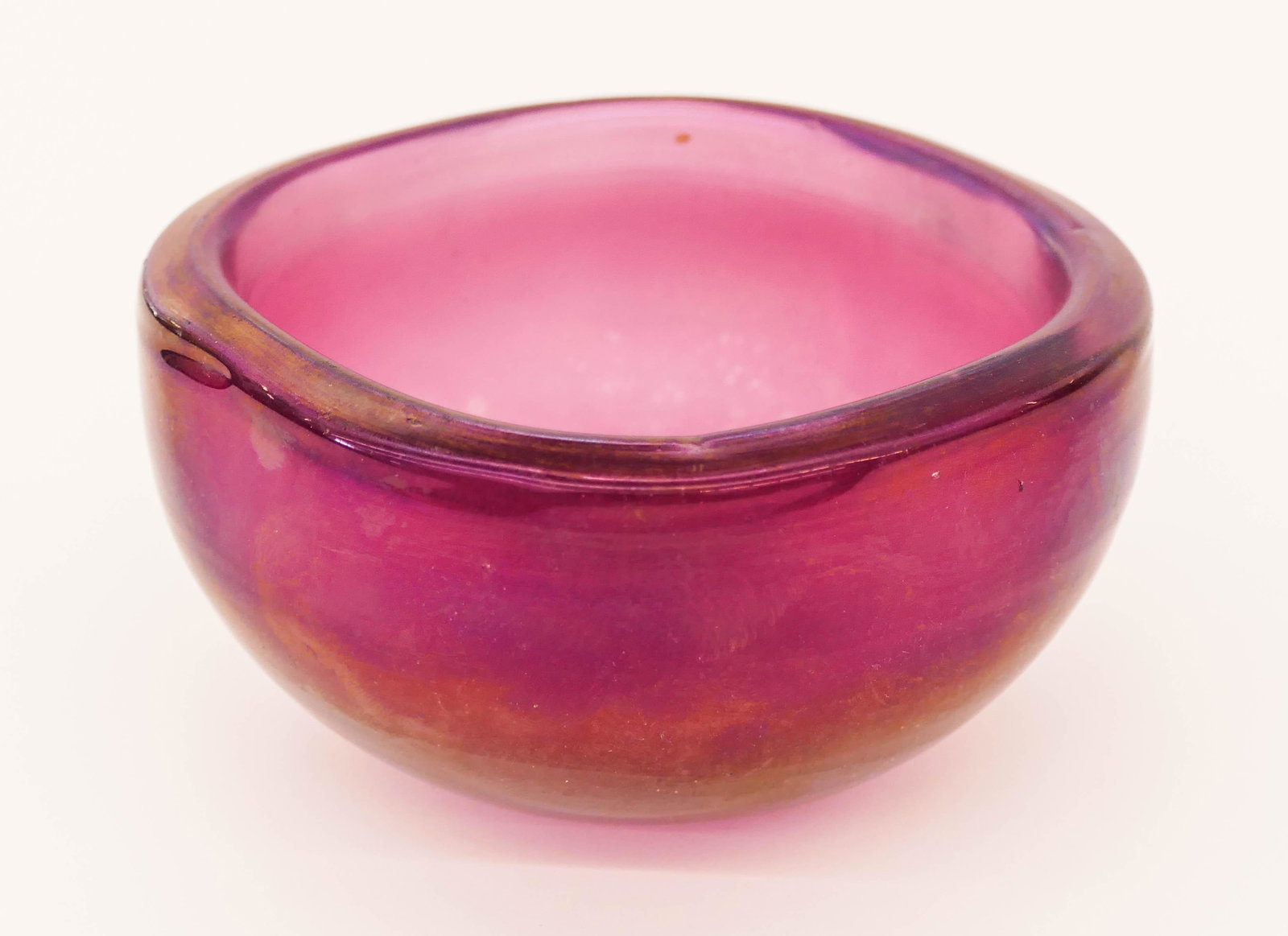 Carlo Scarpa Venini Iridato Bowl: Carlo Scarpa (1906-1978 Italian) Venini Iridato Bowl Blown Glass 2.25''x4''. A cranberry iridescent glass small bowl. Acid etched ''Venini Murano Made in Italy'' mark. Some minor edge scratching to bo
