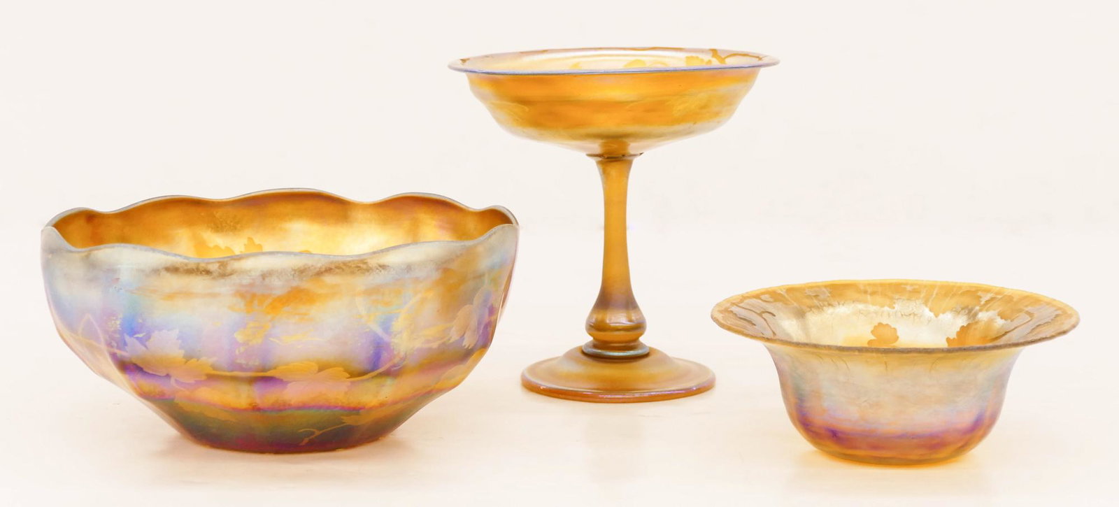 3pc L.C. Tiffany Favrile Leaf and Vine Glass: 3pc L.C. Tiffany Favrile Leaf and Vine Glass. Includes a trio of gold iridescent intaglio cut glass. Compote 6.25''x6'', ruffled edge bowl 3.75''x8'' form 1284, and a finger bowl 2.5''x6'' form 1925. 