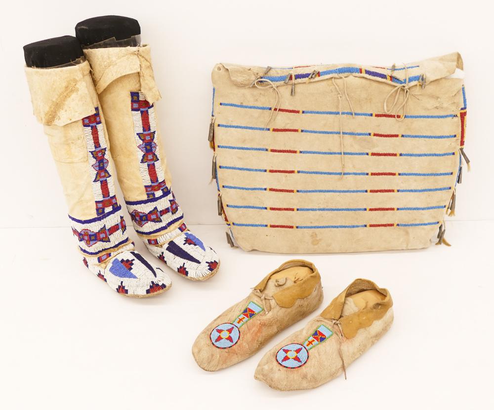 3pc Old Plains Beaded Moccasins and Bag (1 of 3)