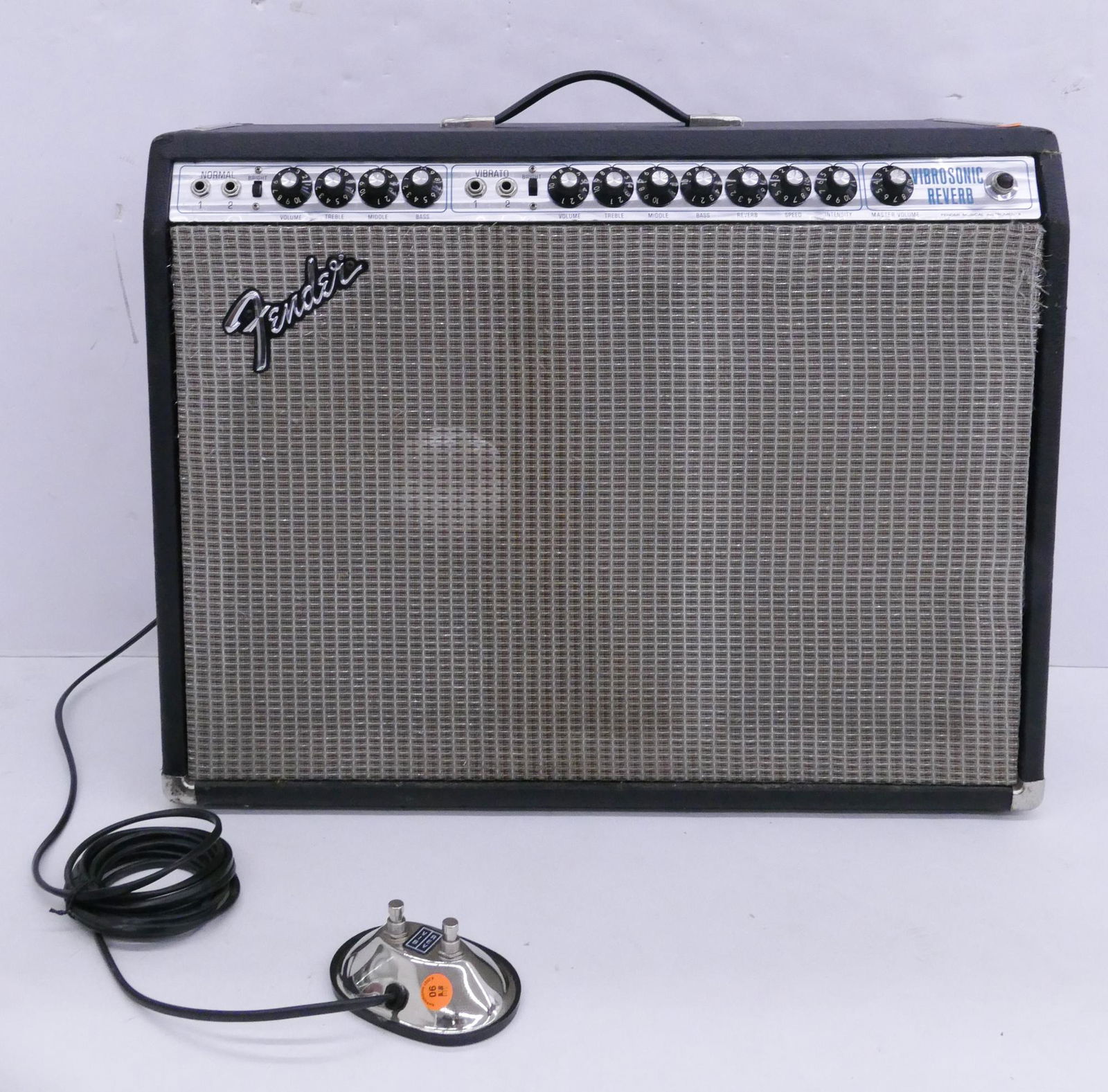 Fender Vibrosonic Reverb Silver Face Tube Amp (1 of 3)