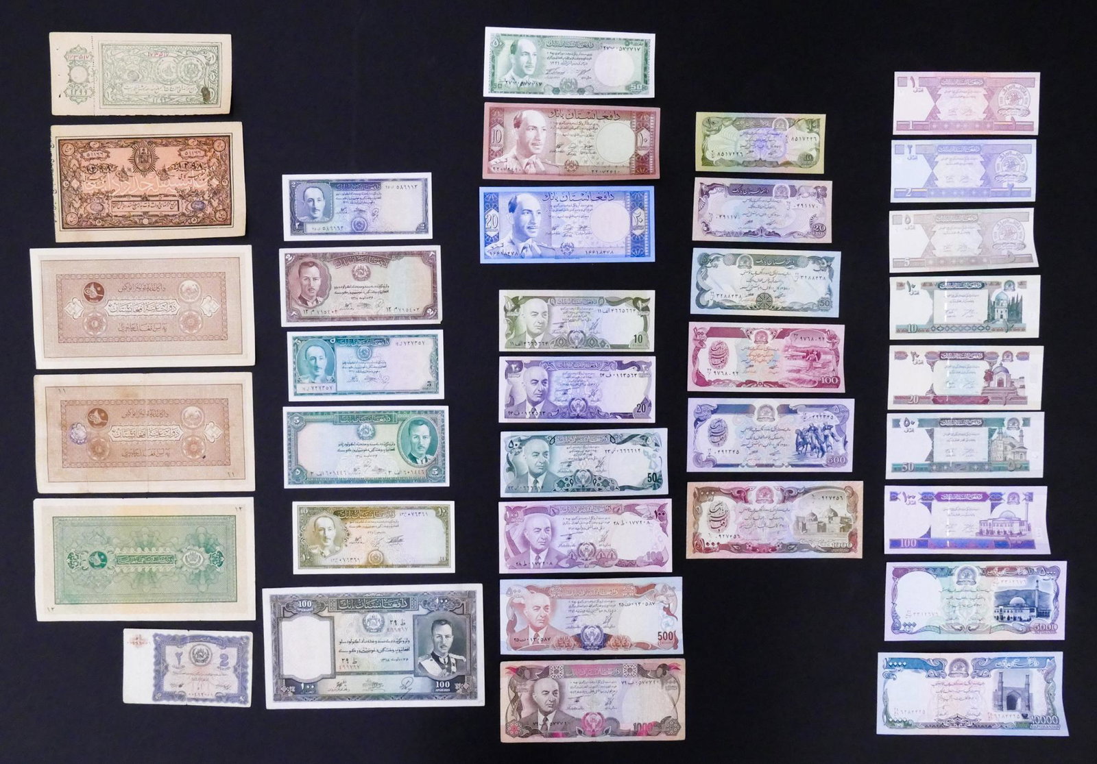 Afghanistan- 36pc 1920-2002: Afghanistan- 36pc 1920-2002. Not graded, mostly uncirculated. Includes Pre-Rebellion Kingdom Rupees, 1920's Afghanis, Bank of Afghanistan Pick #26a ND (1939) 100 Afghanis XF-AU, Democratic Republic, a
