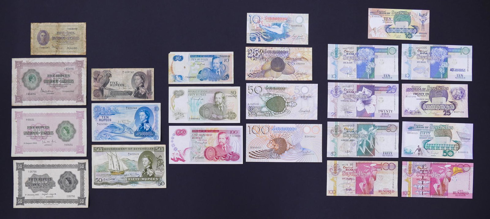 Seychelles. 23pc 1942-2013: Seychelles. 23pc 1942-2013. Includes 7pc Government of Seychelles, 3pc Republic of Seychelles notes with UNC 100 Rupees ND (1977) Pick 22a, 4pc Seychelles Monetary Authority, and 9pc Central Bank of S