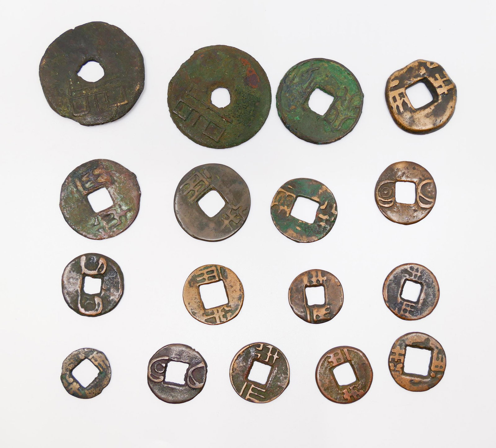 17pc Ancient Chinese Ban Liang Coins: 17pc Ancient Chinese Ban Liang Coins. Coins measure from 20mm to 42mm and weight between 1.5g to 12.75g.